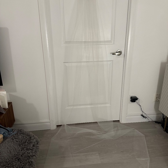 Ivory Tulle Veil from Vogue Sposa - Picture 3 of 3